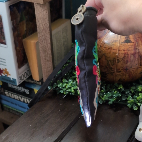 Black Embroidered Floral Geometric Wallet - Picture 5 of 7